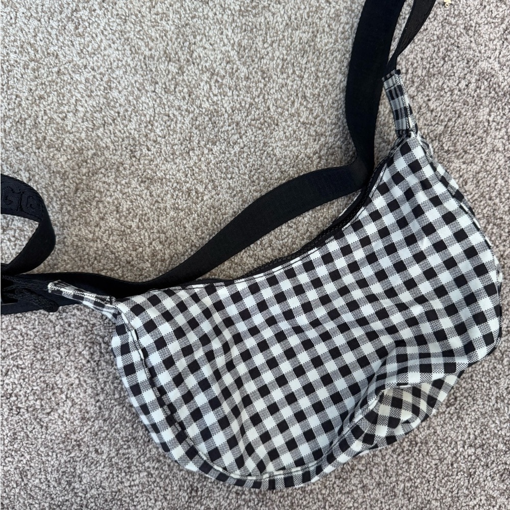 BAGGU Black and White Crossbody Bag with Gingham Pattern